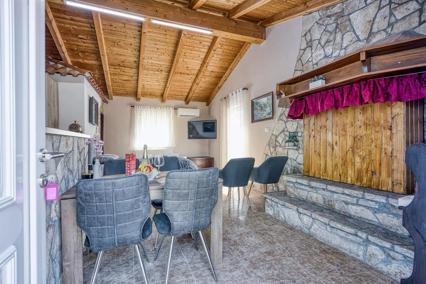 Romantic Studio Apartment With Private Pool Kanfanar